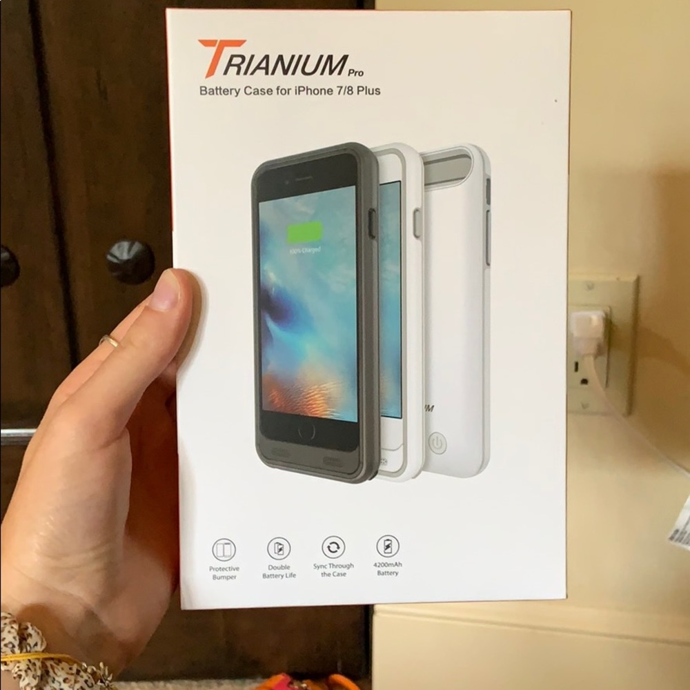 Unopened iPhone 7/8+ charging case!